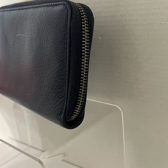 Authentic Gucci Pebbled Leather Wallet - Picture 4 of 9